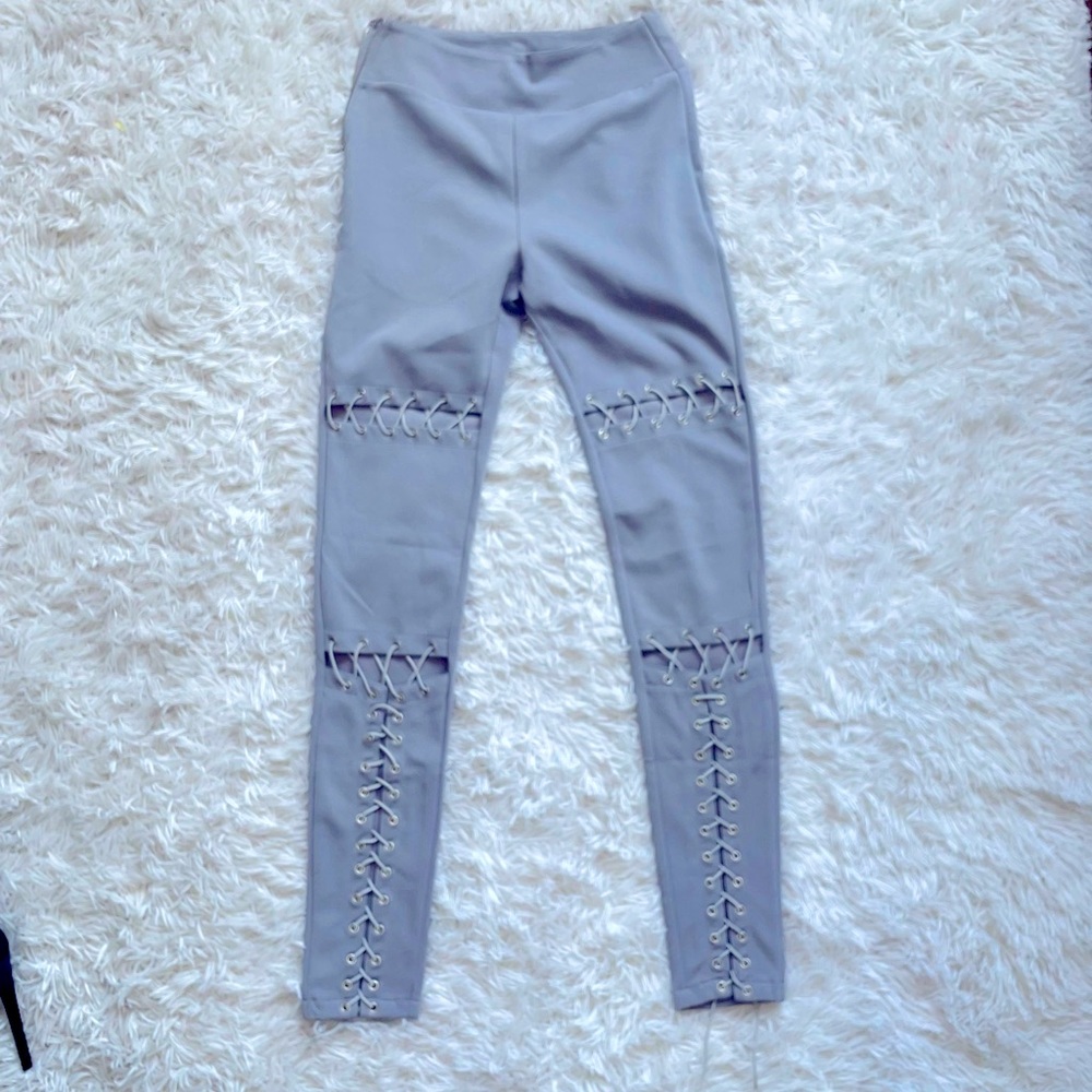 Cut out stitched leggings in lilac